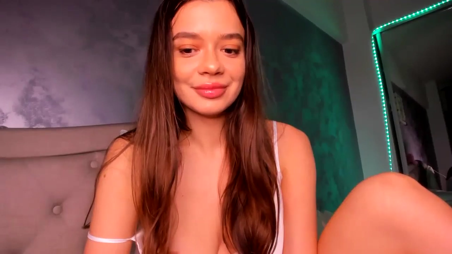 Gallery image thumbnail from Miss_Medyson's myfreecams stream on, 01/21/2025, 16:47 image 17 of 20