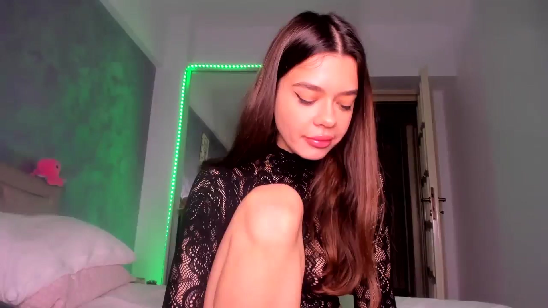 Gallery image thumbnail from Miss_Medyson's myfreecams stream on, 03/23/2025, 10:02 image 6 of 20