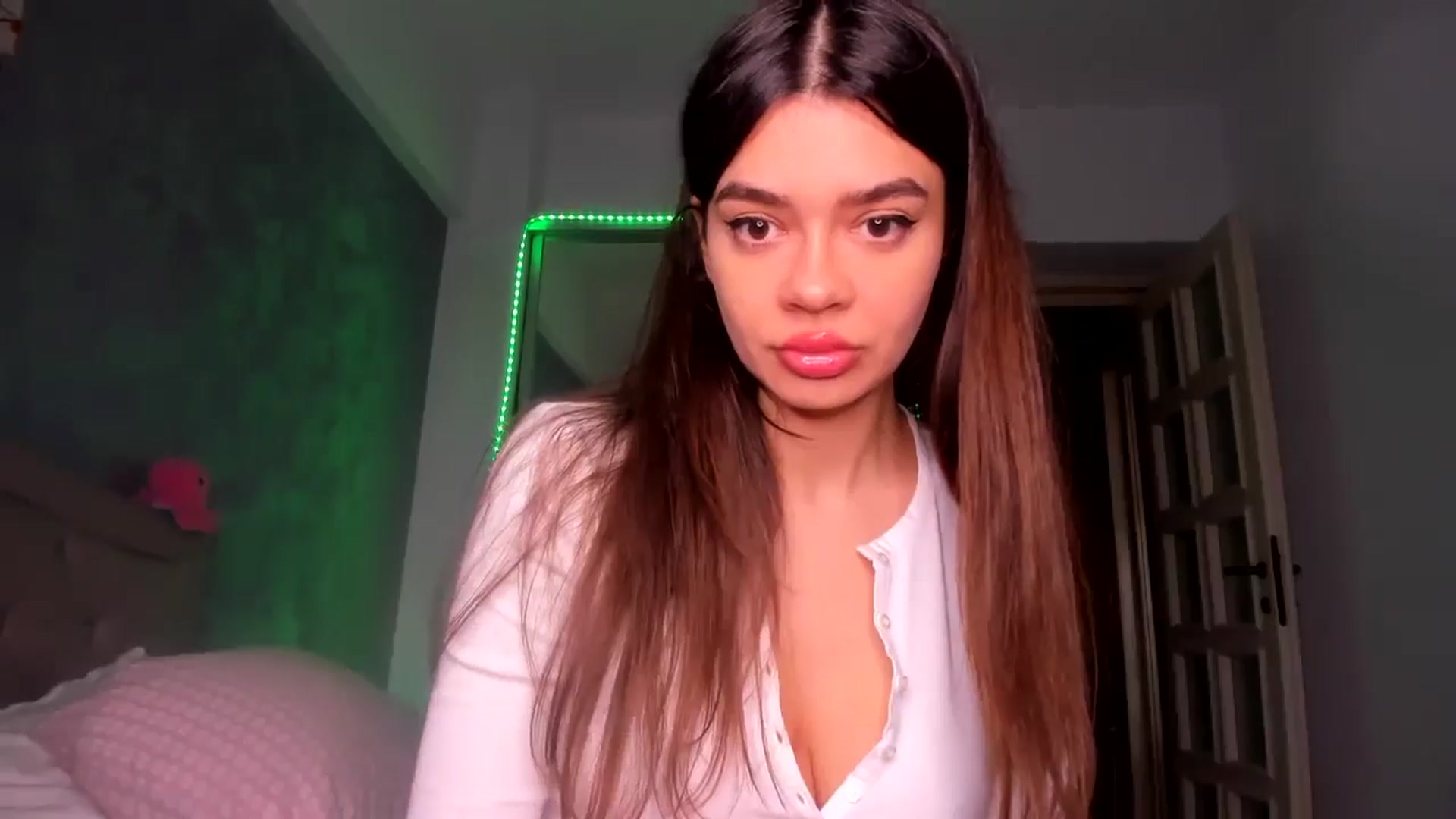 Gallery image thumbnail from Miss_Medyson's myfreecams stream on, 03/26/2025, 11:24 image 4 of 20