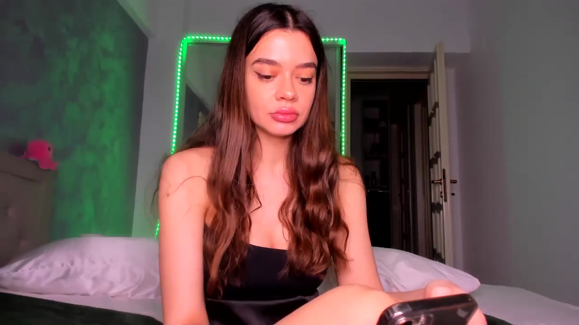 Gallery image thumbnail from Miss_Medyson's myfreecams stream on, 04/02/2025, 12:01 image 20 of 20