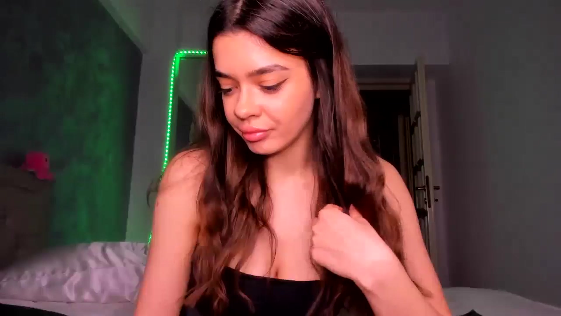 Gallery image thumbnail from Miss_Medyson's myfreecams stream on, 04/02/2025, 12:01 image 11 of 20