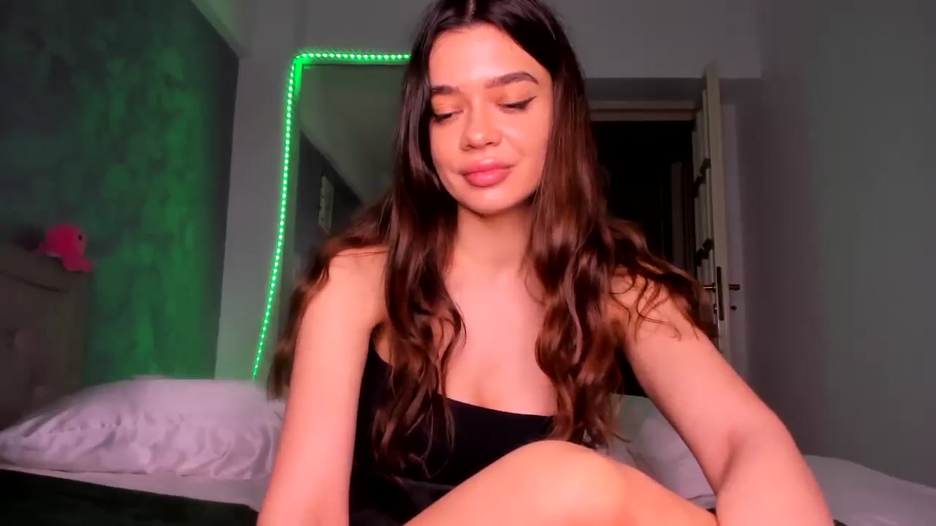 Gallery image thumbnail from Miss_Medyson's myfreecams stream on, 04/02/2025, 12:01 image 19 of 20