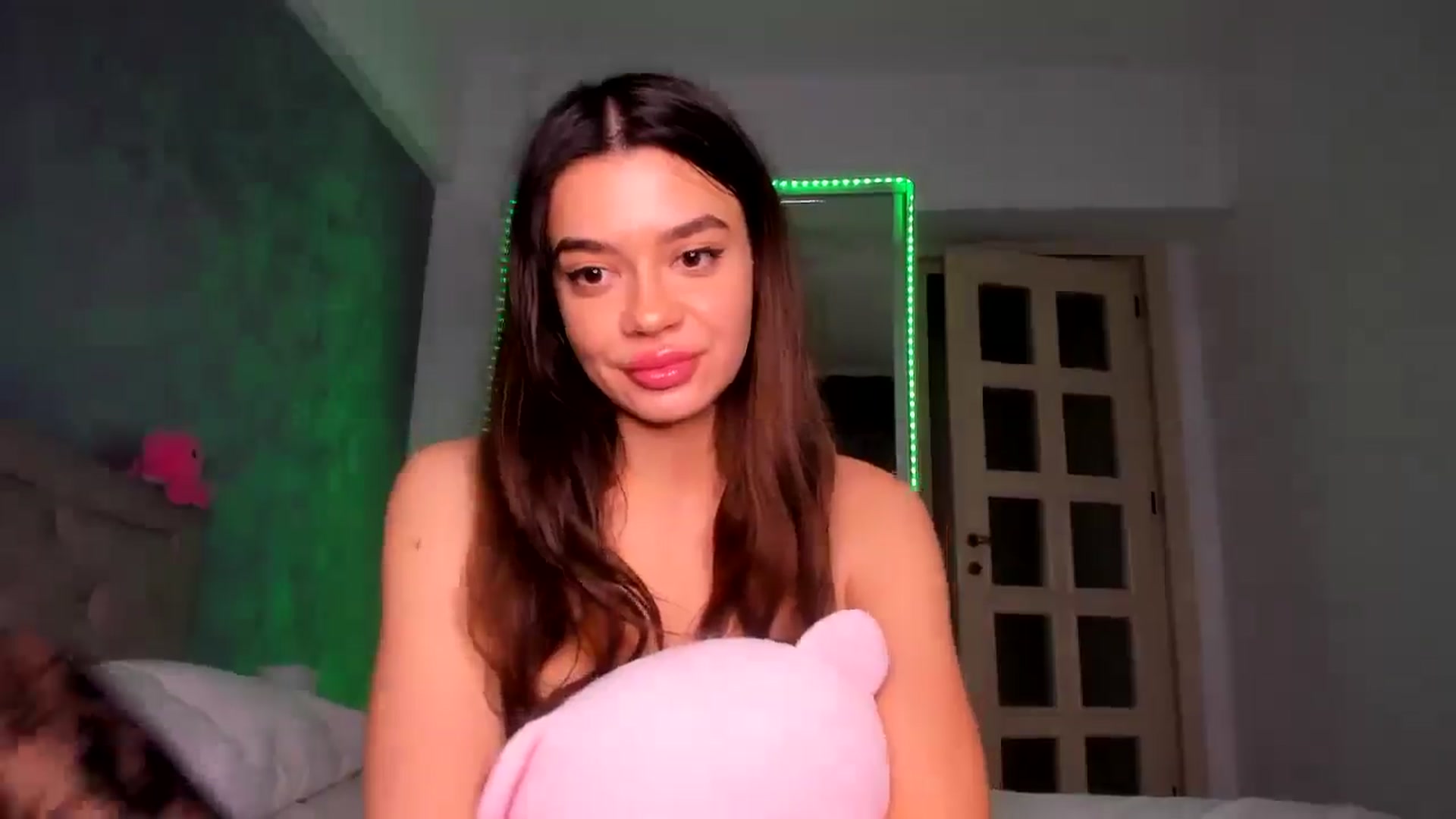 Gallery image thumbnail from Miss_Medyson's myfreecams stream on, 04/06/2025, 11:22 image 6 of 20