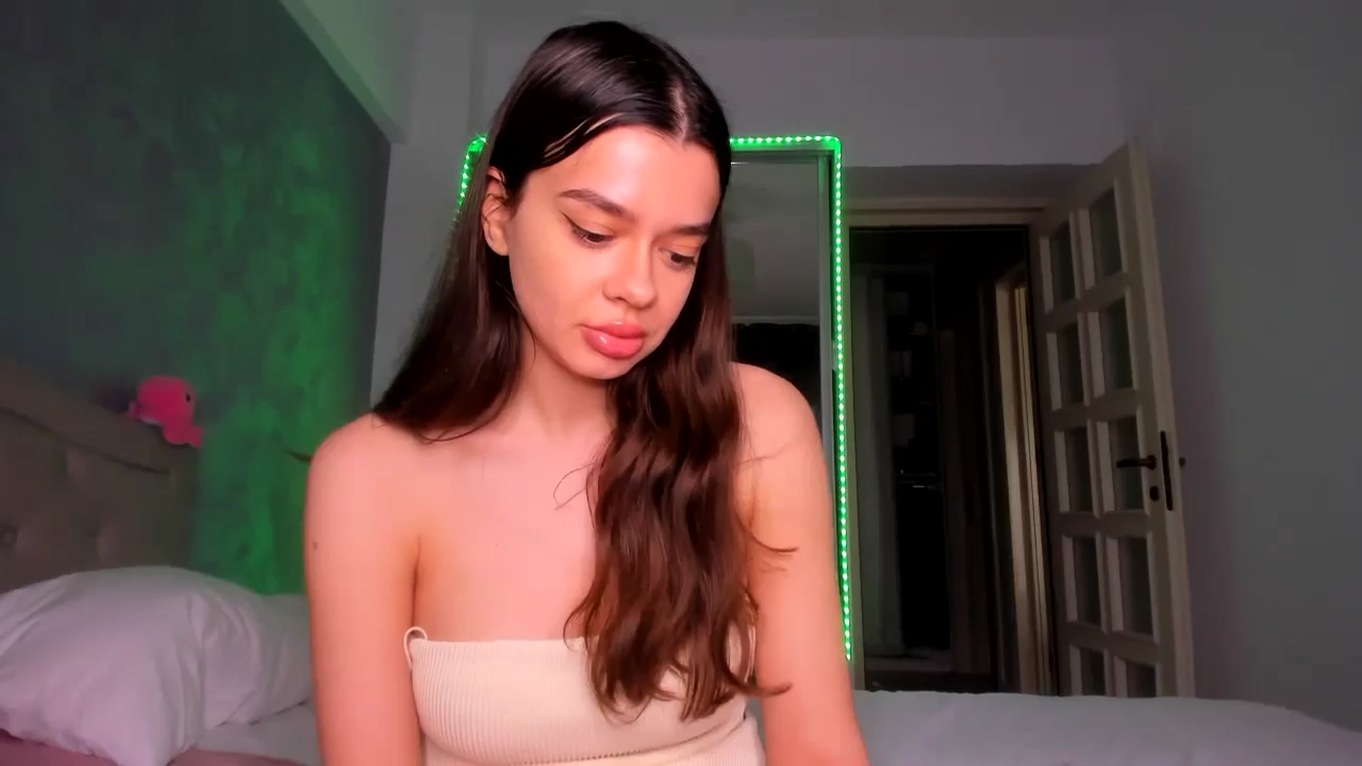 Gallery image thumbnail from Miss_Medyson's myfreecams stream on, 04/17/2025, 10:36 image 20 of 20