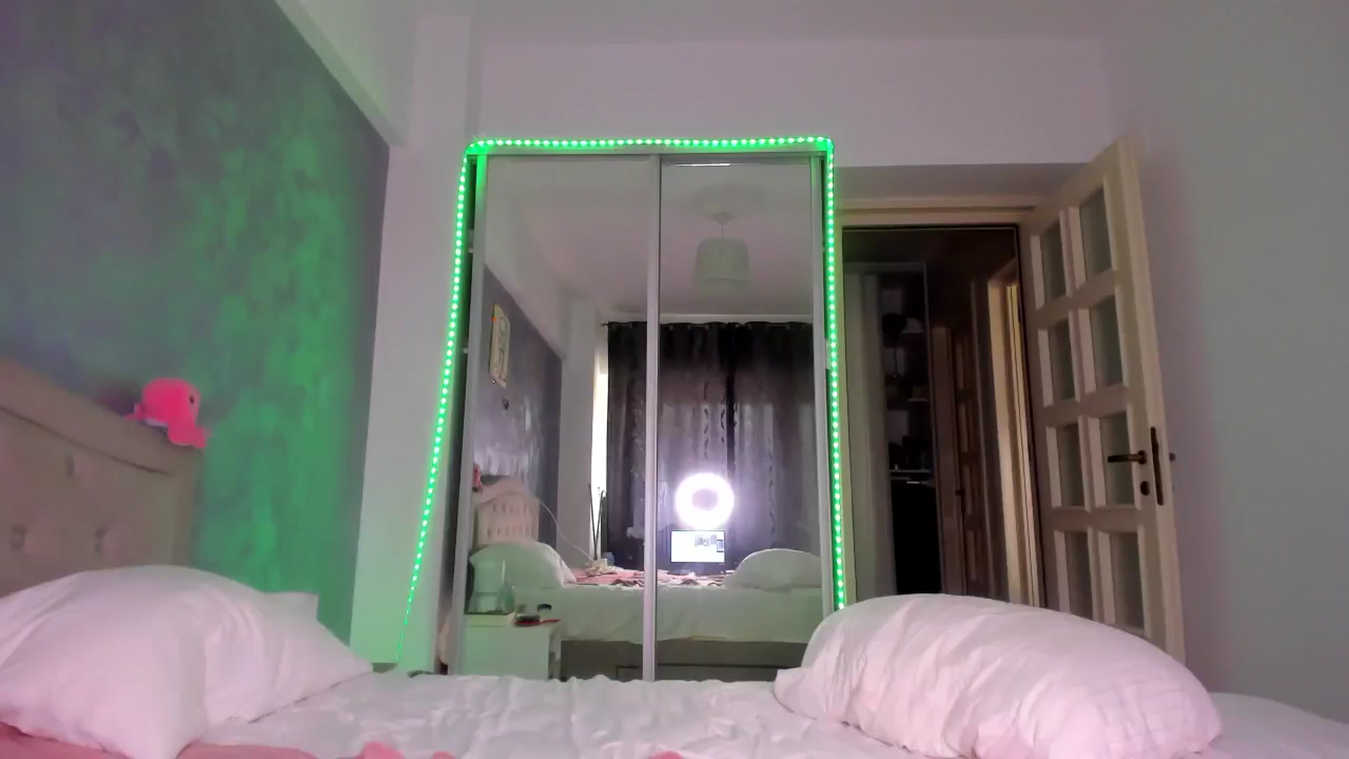 Gallery image thumbnail from Miss_Medyson's myfreecams stream on, 04/17/2025, 10:36 image 13 of 20