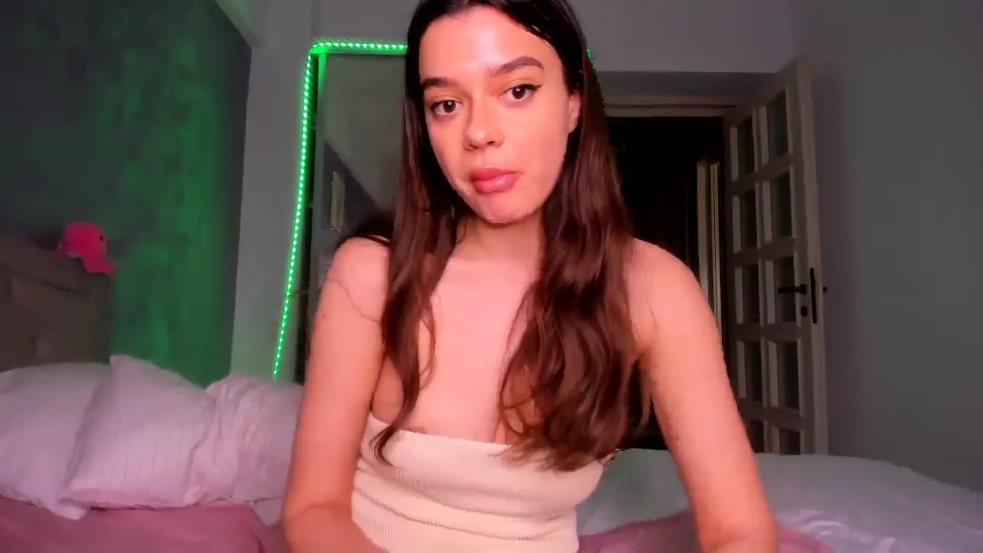 Gallery image thumbnail from Miss_Medyson's myfreecams stream on, 04/17/2025, 10:57 image 20 of 20