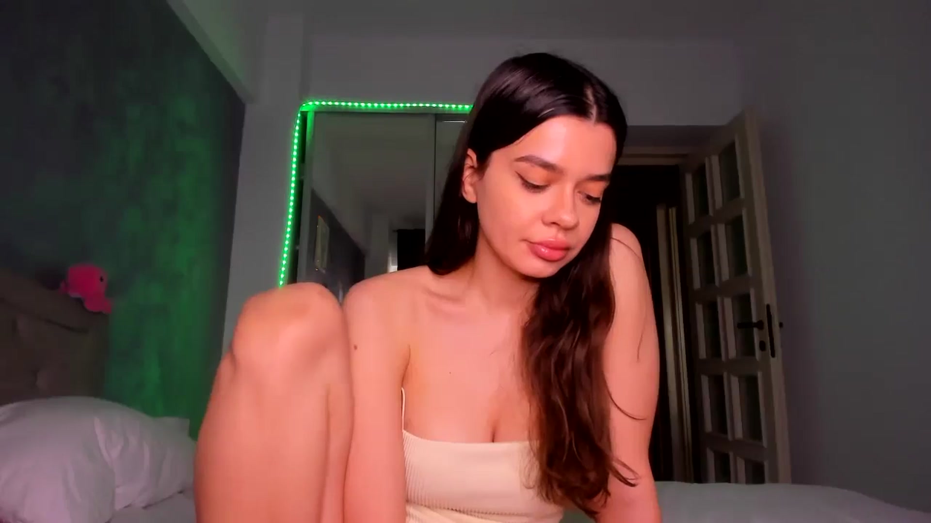 Gallery image thumbnail from Miss_Medyson's myfreecams stream on, 04/17/2025, 12:10 image 3 of 20