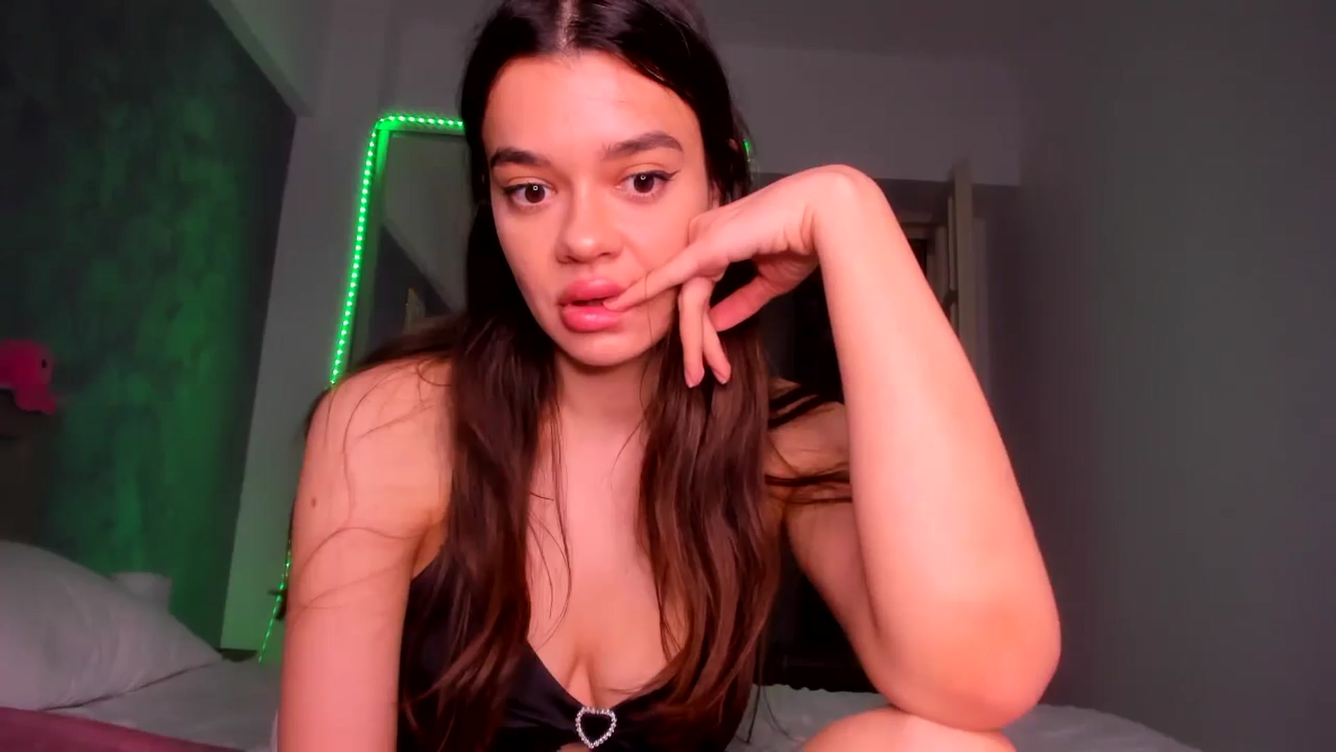 Gallery image thumbnail from Miss_Medyson's myfreecams stream on, 04/18/2025, 09:34 image 20 of 20