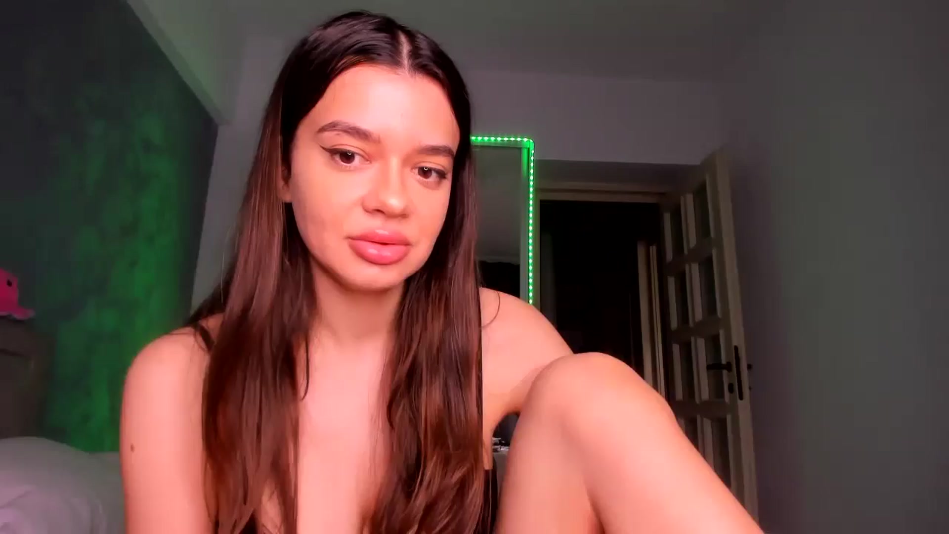 Gallery image thumbnail from Miss_Medyson's myfreecams stream on, 04/19/2025, 11:25 image 1 of 20