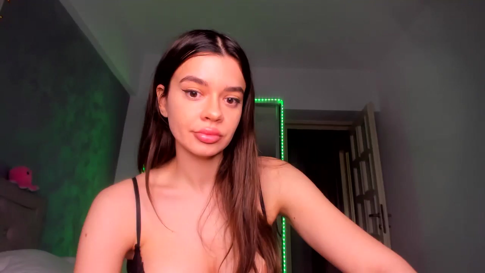 Gallery image thumbnail from Miss_Medyson's myfreecams stream on, 04/21/2025, 09:55 image 19 of 20