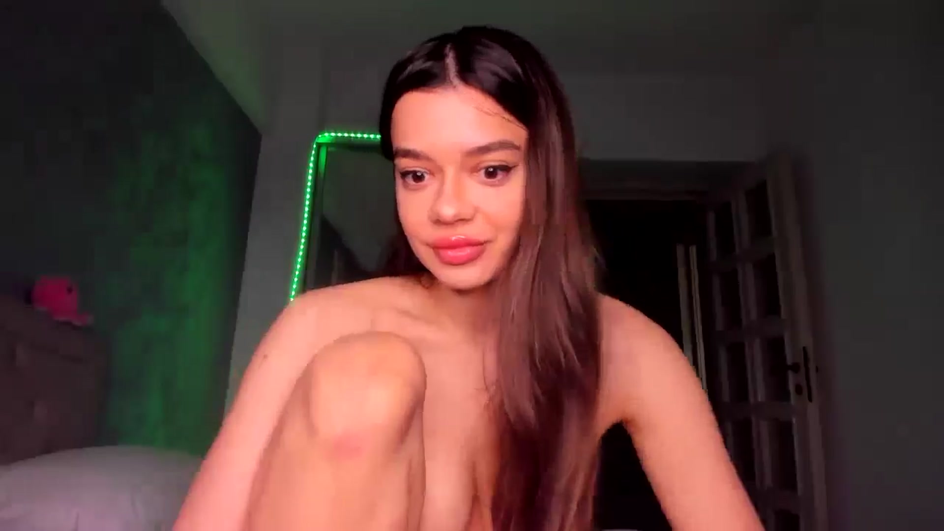 Gallery image thumbnail from Miss_Medyson's myfreecams stream on, 04/22/2025, 08:52 image 11 of 20