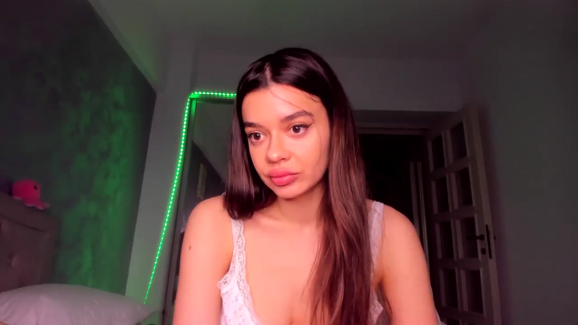 Gallery image thumbnail from Miss_Medyson's myfreecams stream on, 04/22/2025, 10:52 image 16 of 20