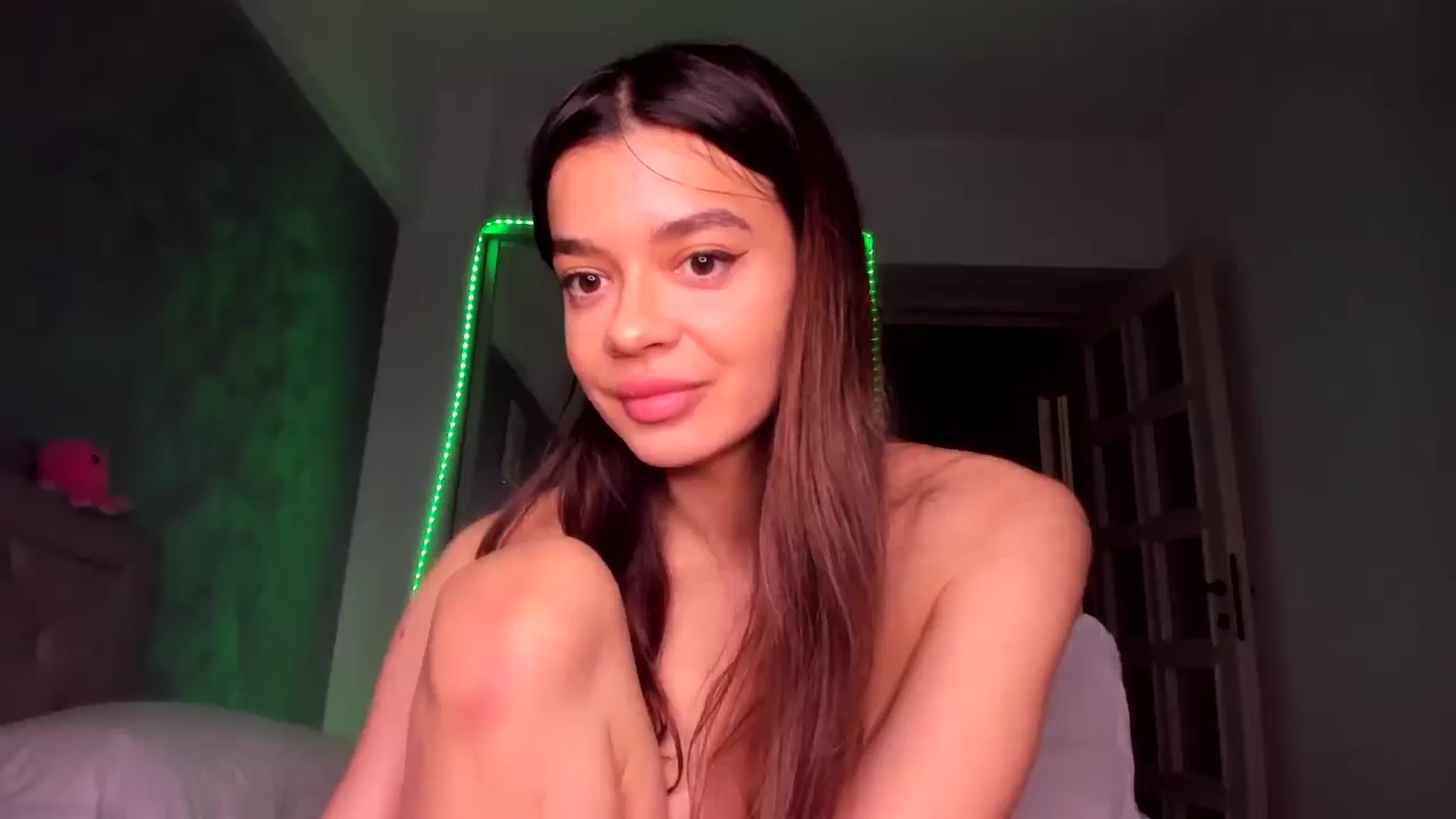 Gallery image thumbnail from Miss_Medyson's myfreecams stream on, 04/22/2025, 10:52 image 14 of 20