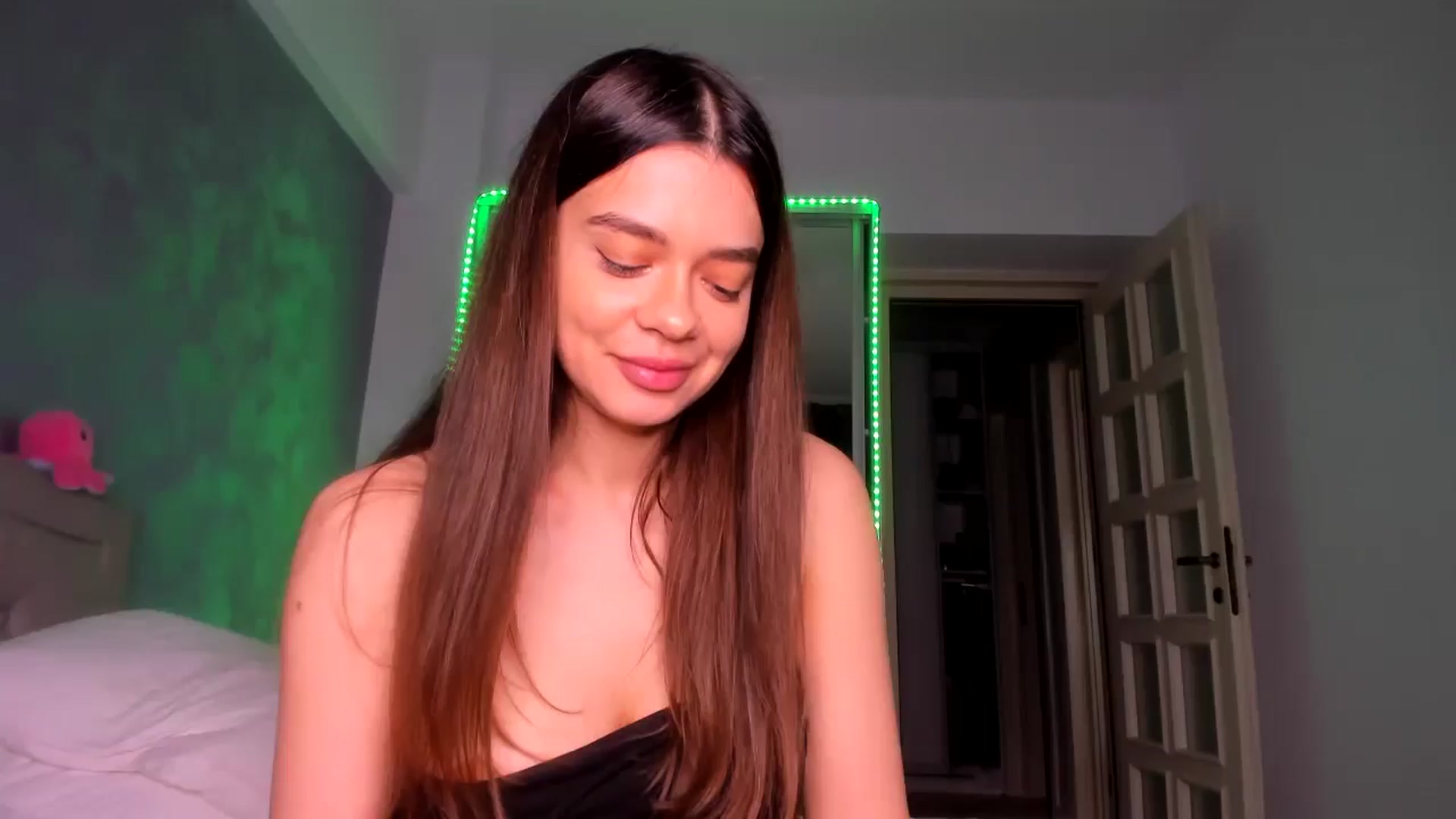Gallery image thumbnail from Miss_Medyson's myfreecams stream on, 04/25/2025, 12:00 image 19 of 20