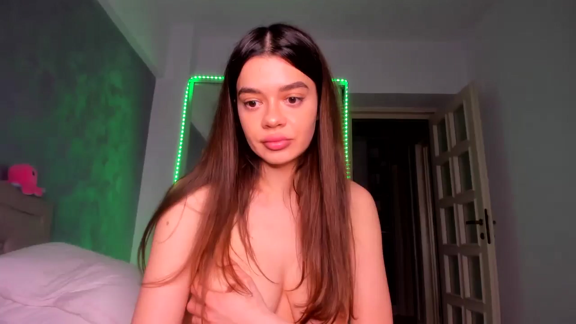 Gallery image thumbnail from Miss_Medyson's myfreecams stream on, 04/25/2025, 12:00 image 17 of 20