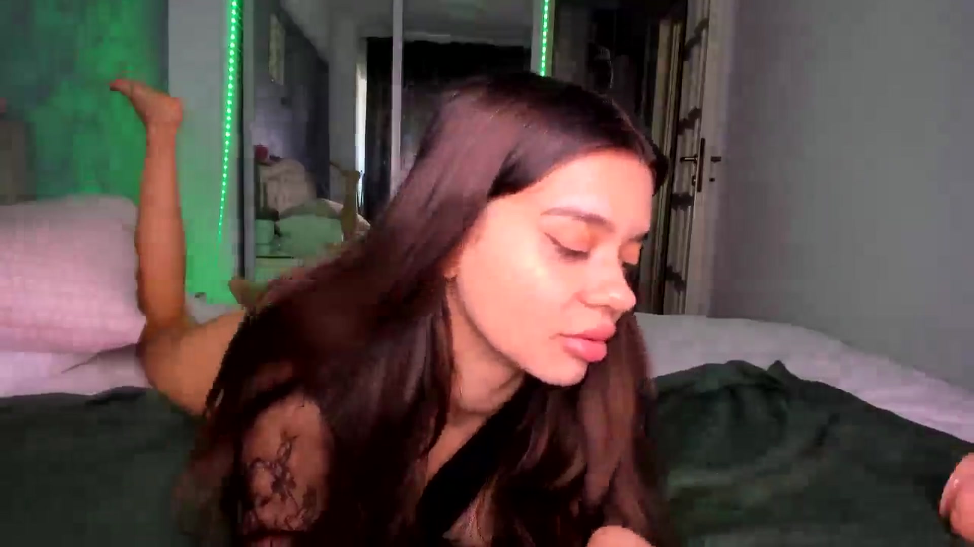 Gallery image thumbnail from Miss_Medyson's myfreecams stream on, 04/27/2025, 10:47 image 9 of 20