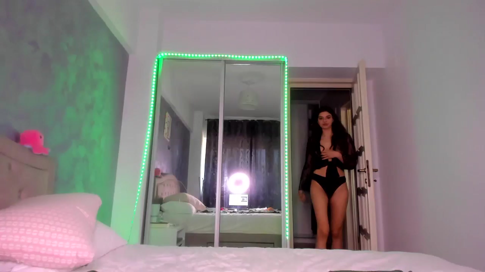 Gallery image thumbnail from Miss_Medyson's myfreecams stream on, 04/27/2025, 11:33 image 2 of 20