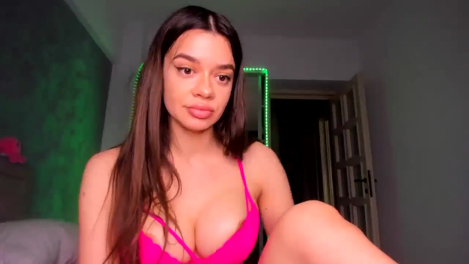 Gallery image thumbnail from Miss_Medyson's myfreecams stream on, 04/30/2025, 10:36 image 5 of 20