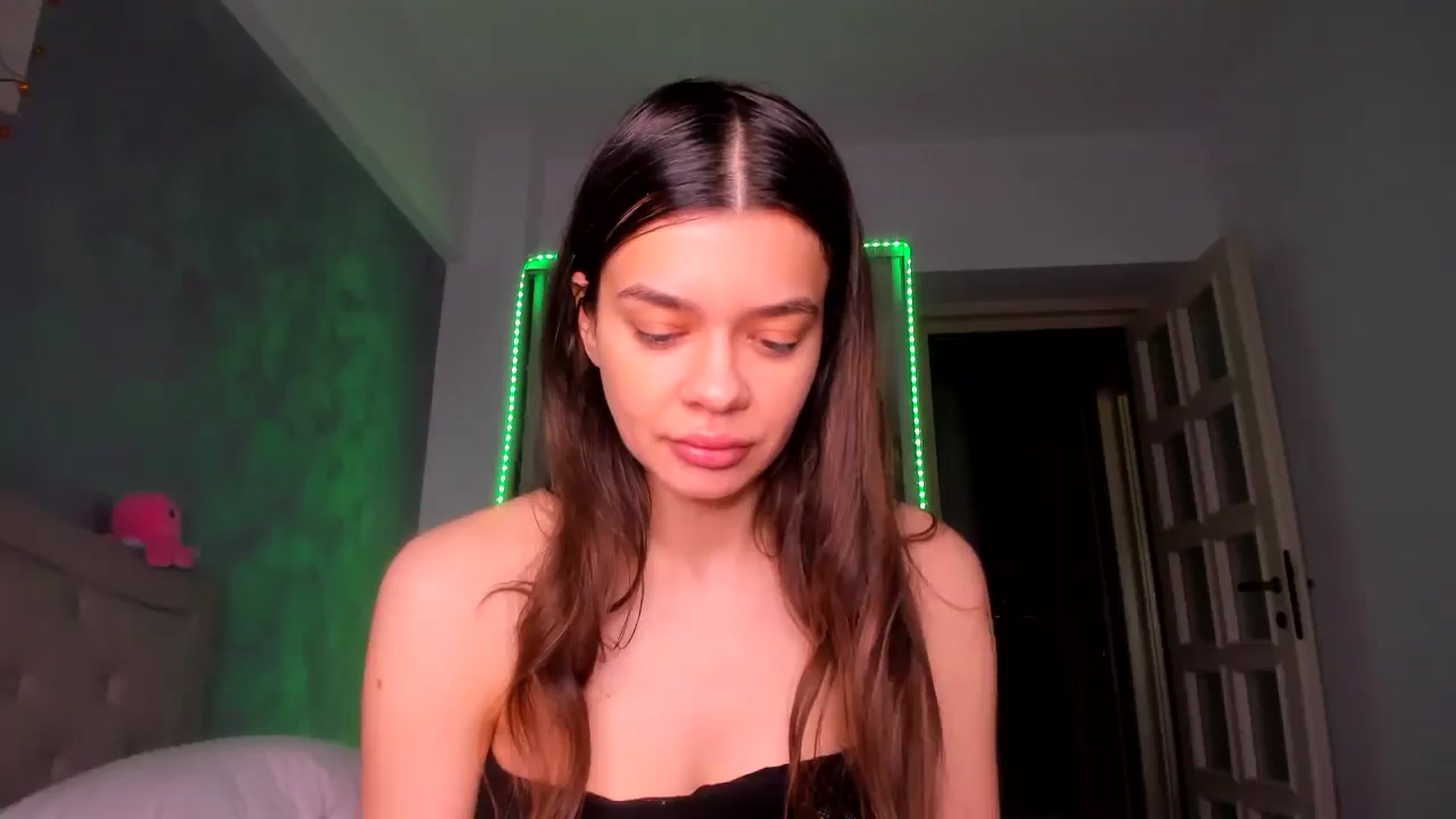 Gallery image thumbnail from Miss_Medyson's myfreecams stream on, 05/02/2025, 11:20 image 10 of 20