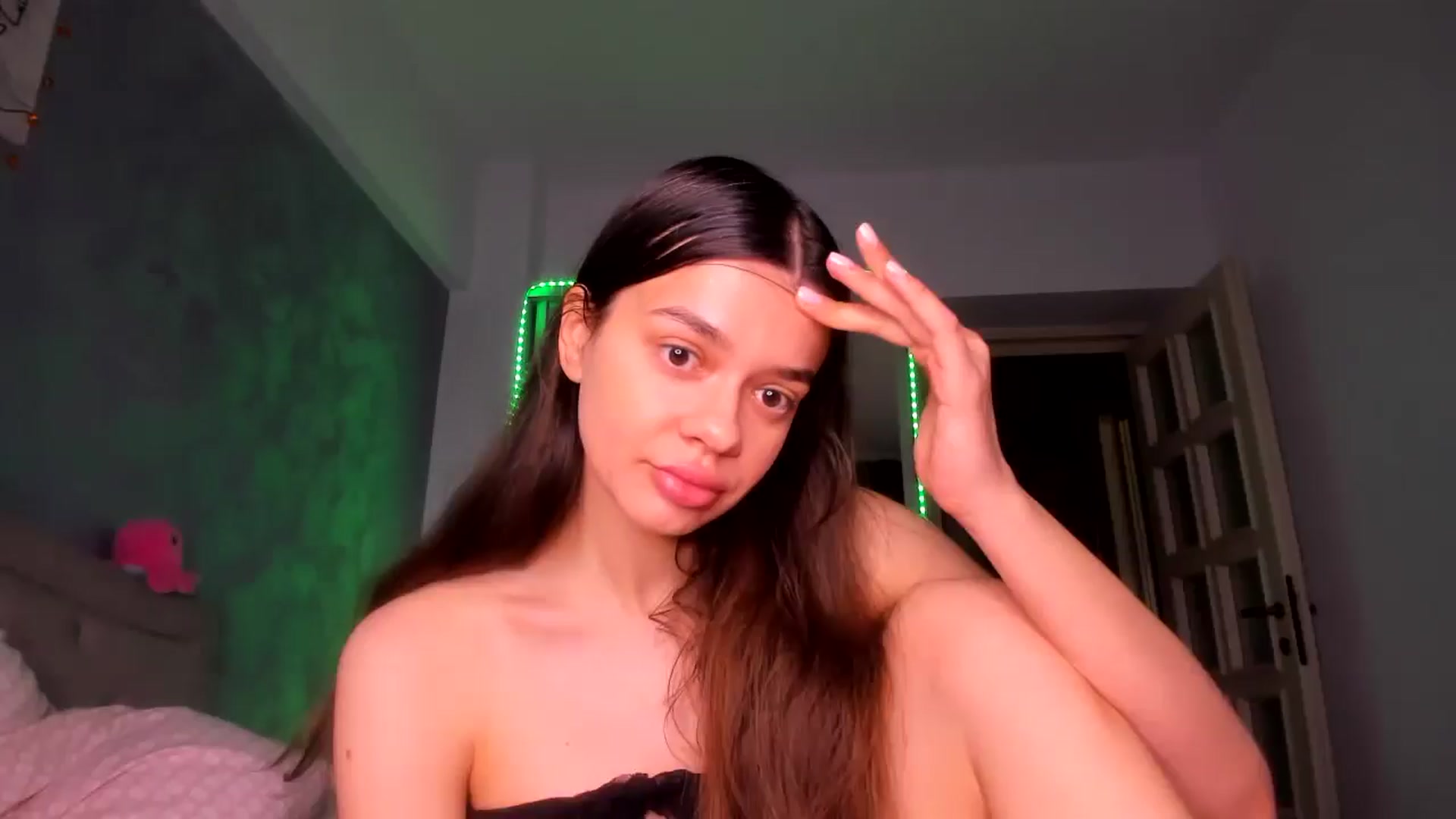 Gallery image thumbnail from Miss_Medyson's myfreecams stream on, 05/02/2025, 12:30 image 16 of 20