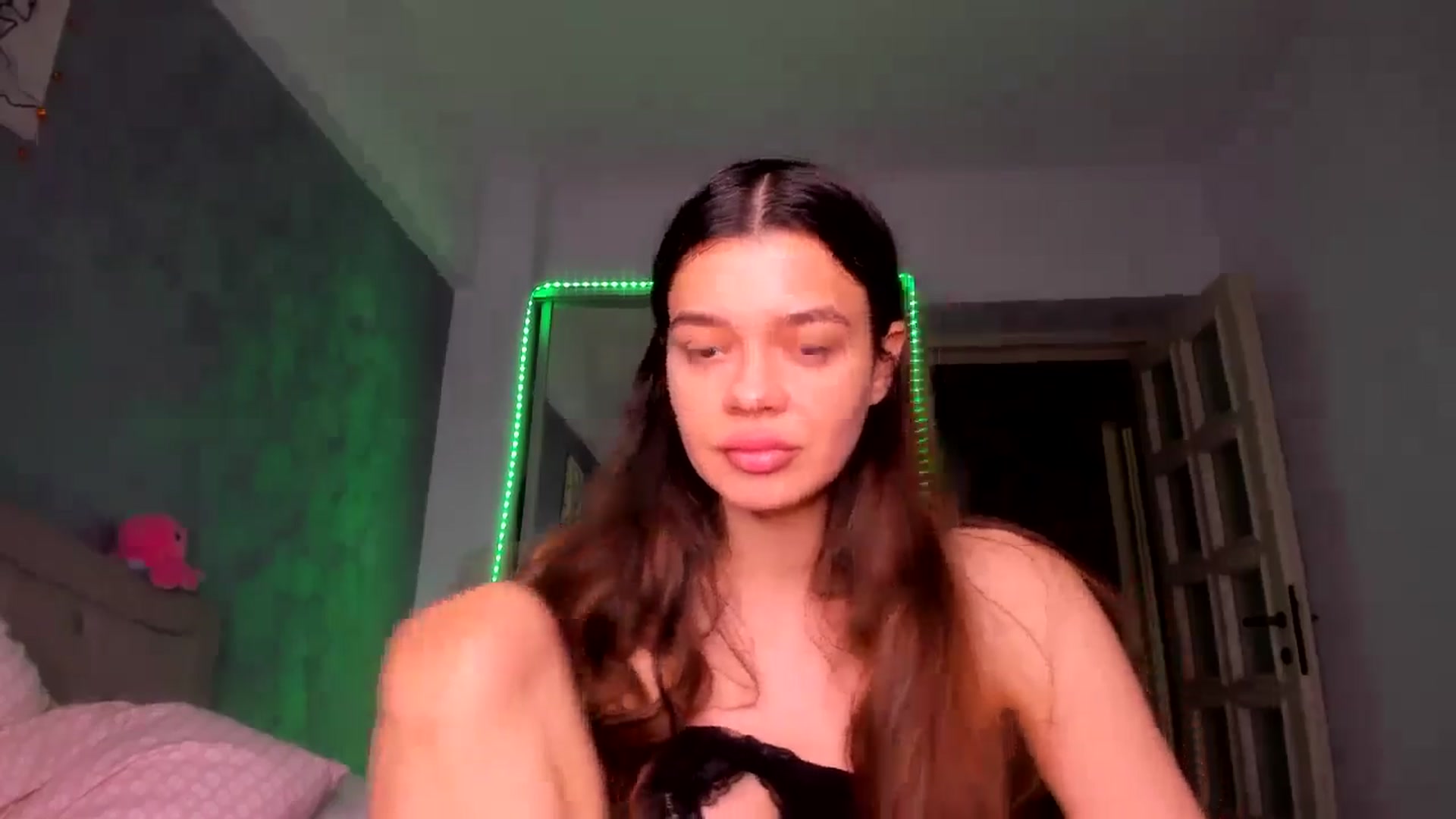 Gallery image thumbnail from Miss_Medyson's myfreecams stream on, 05/02/2025, 12:30 image 13 of 20