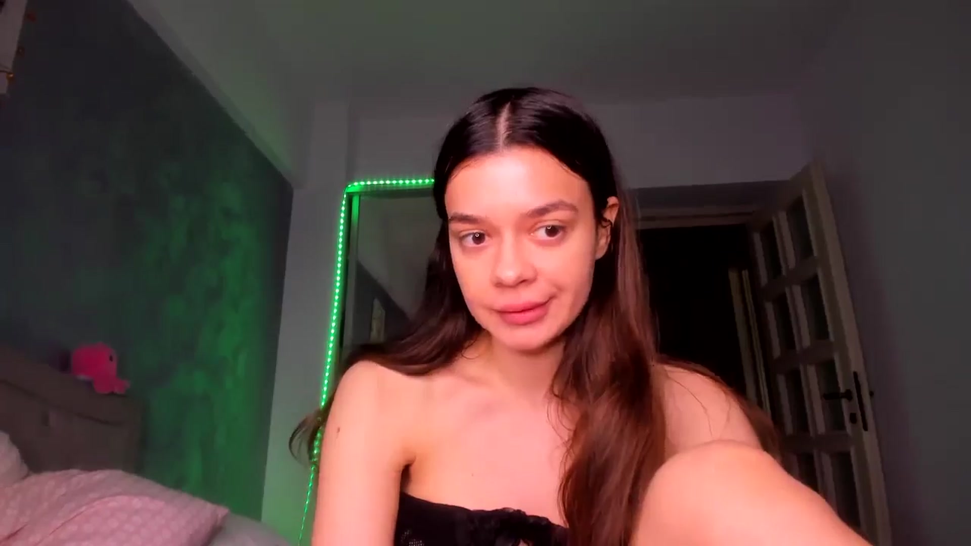 Gallery image thumbnail from Miss_Medyson's myfreecams stream on, 05/02/2025, 12:30 image 14 of 20