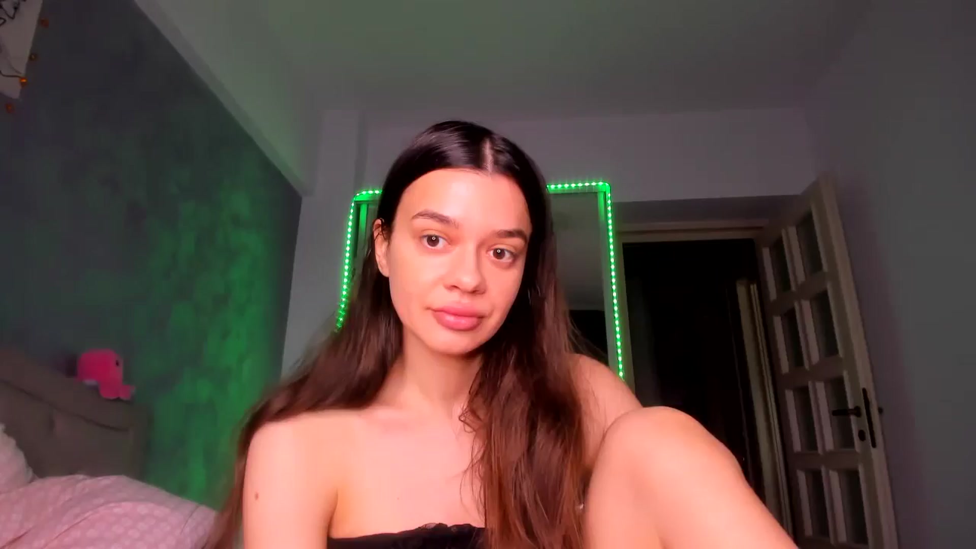 Gallery image thumbnail from Miss_Medyson's myfreecams stream on, 05/02/2025, 12:30 image 17 of 20