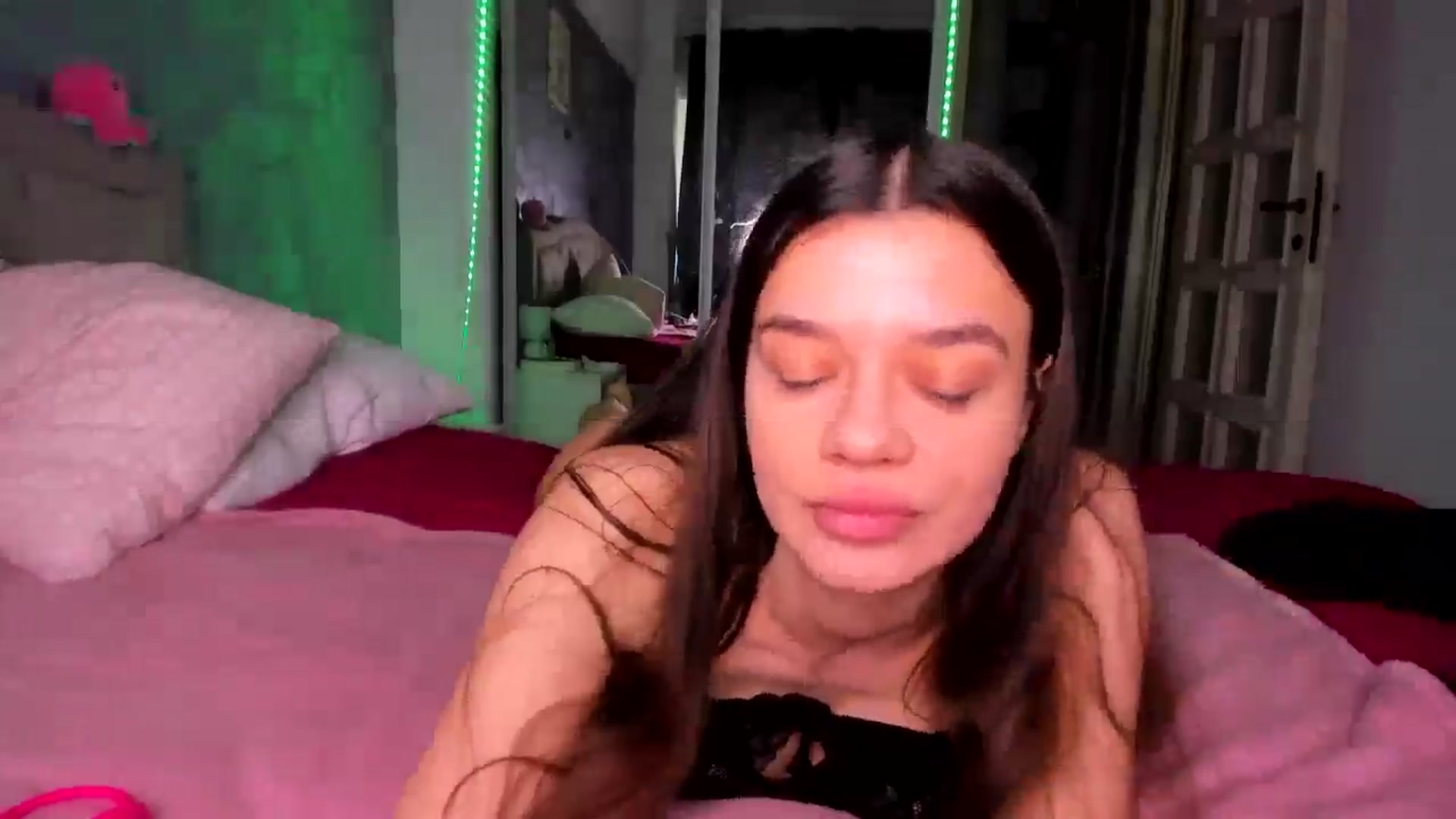 Gallery image thumbnail from Miss_Medyson's myfreecams stream on, 05/02/2025, 12:30 image 5 of 20
