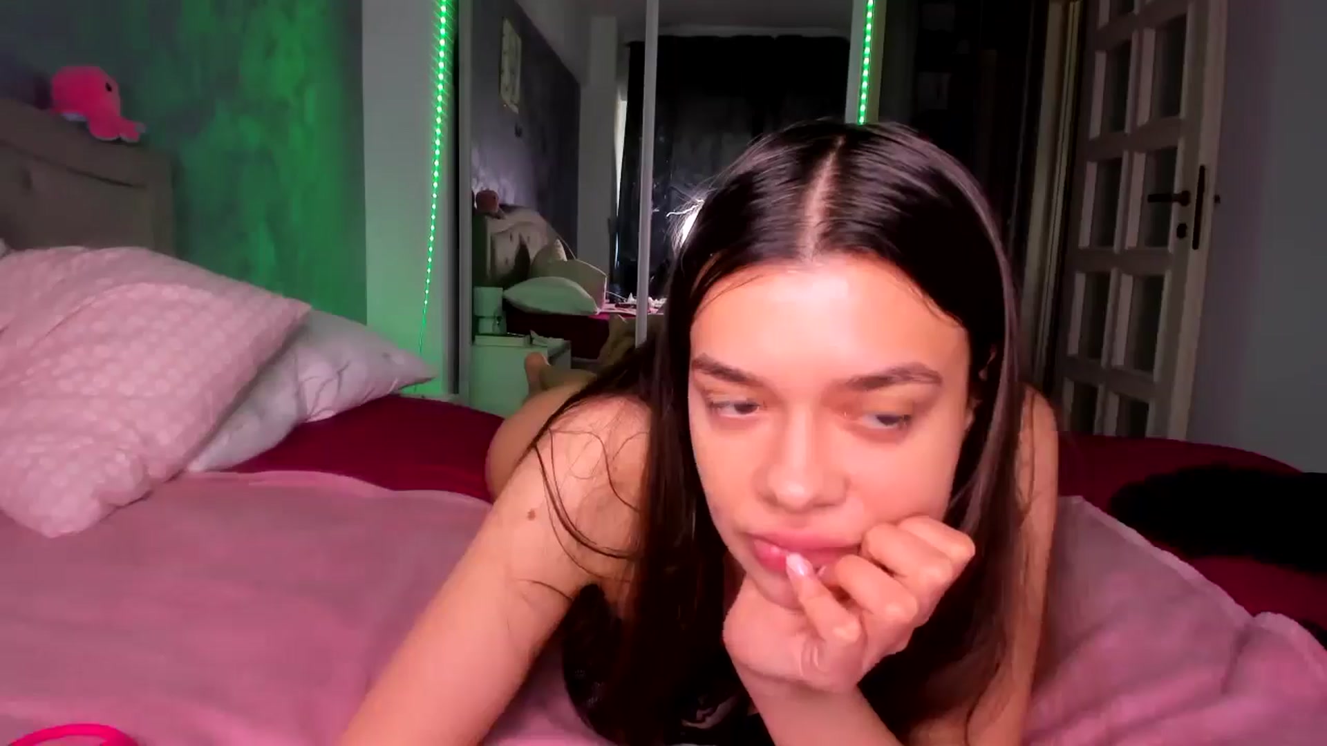 Gallery image thumbnail from Miss_Medyson's myfreecams stream on, 05/02/2025, 12:30 image 7 of 20