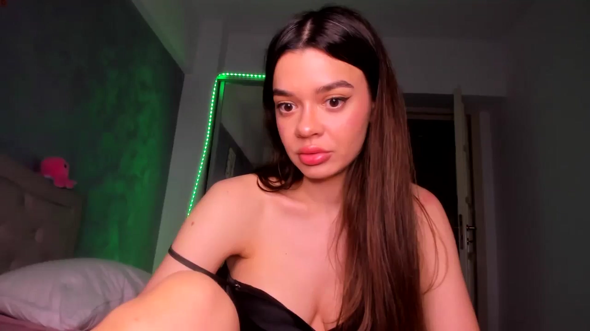 Gallery image thumbnail from Miss_Medyson's myfreecams stream on, 05/03/2025, 16:33 image 12 of 20