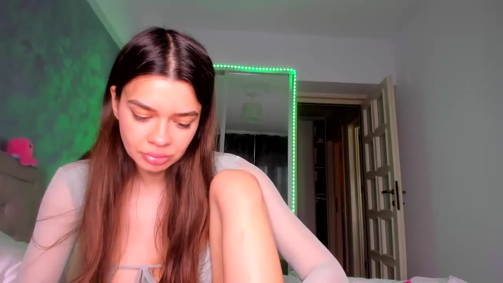 Gallery image thumbnail from Miss_Medyson's myfreecams stream on, 05/04/2025, 12:31 image 13 of 20
