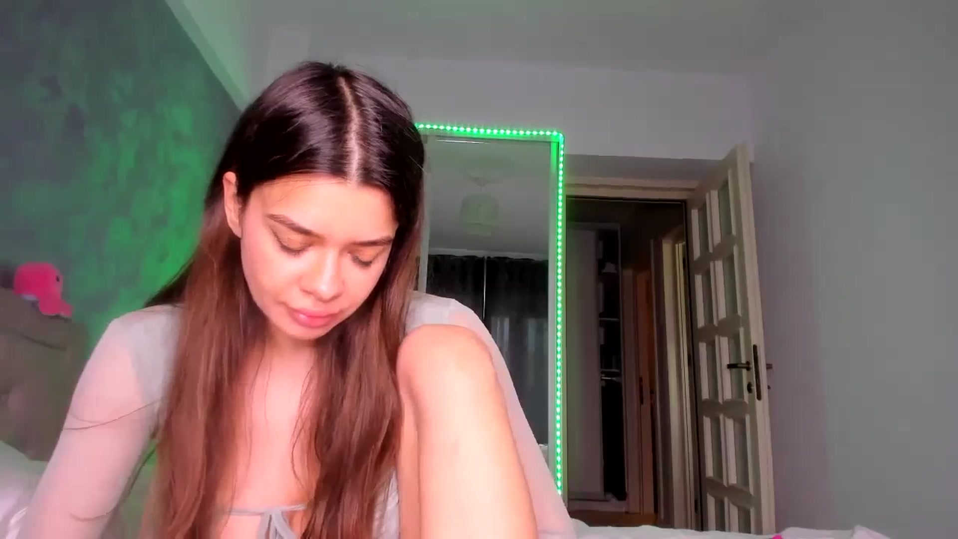 Gallery image thumbnail from Miss_Medyson's myfreecams stream on, 05/04/2025, 12:31 image 16 of 20