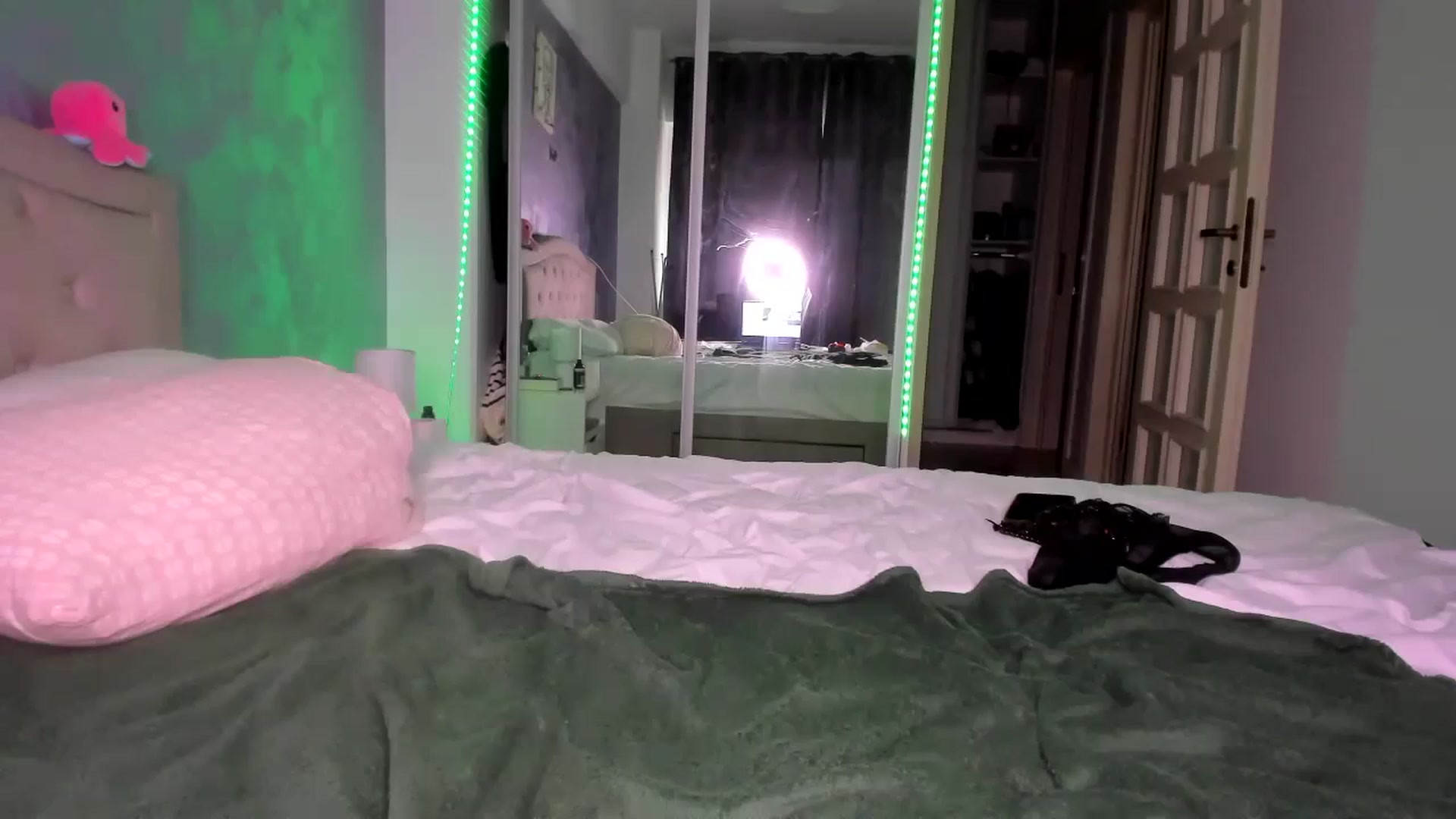 Gallery image thumbnail from Miss_Medyson's myfreecams stream on, 05/07/2025, 12:08 image 6 of 20