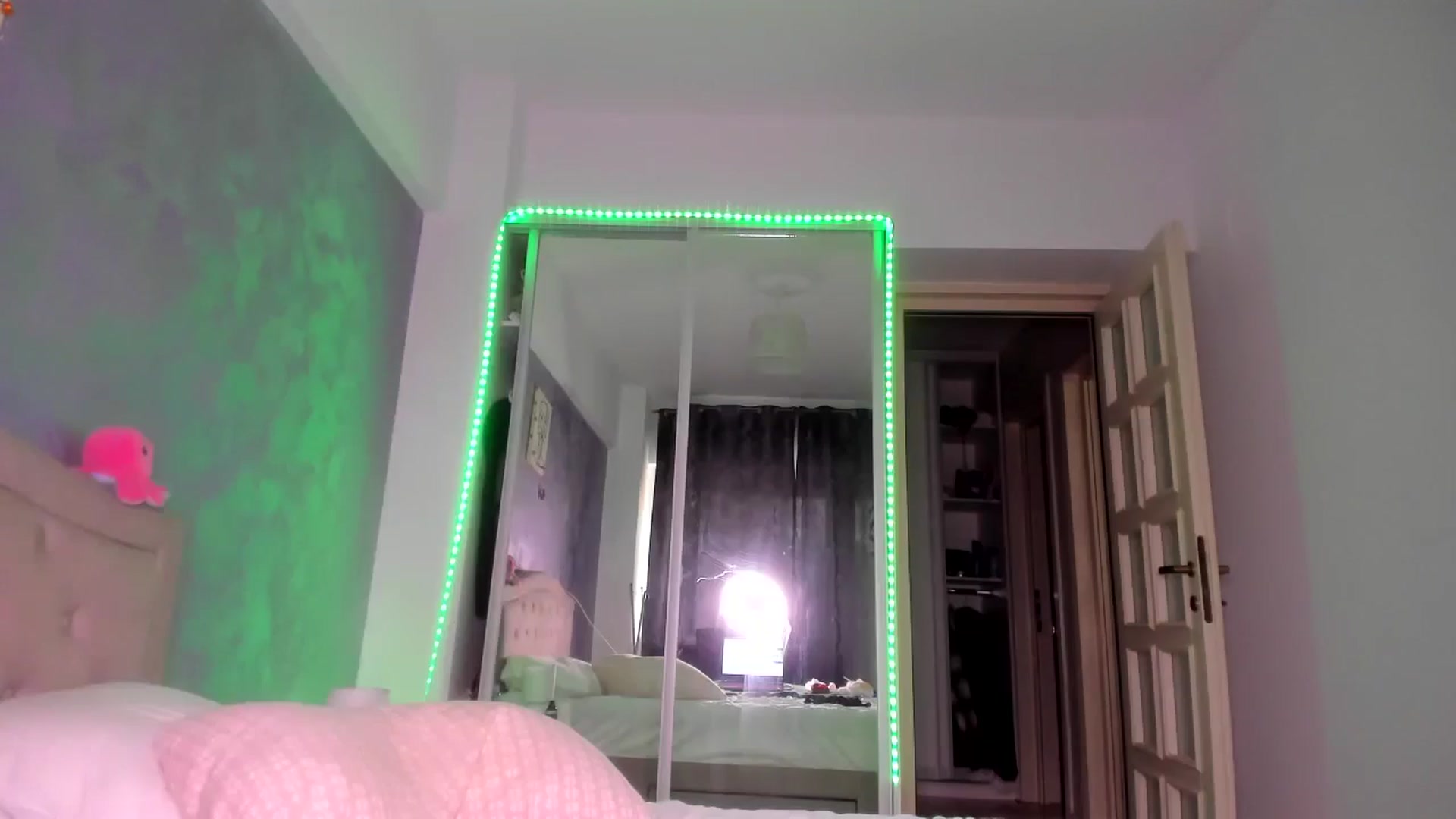 Gallery image thumbnail from Miss_Medyson's myfreecams stream on, 05/07/2025, 12:08 image 14 of 20