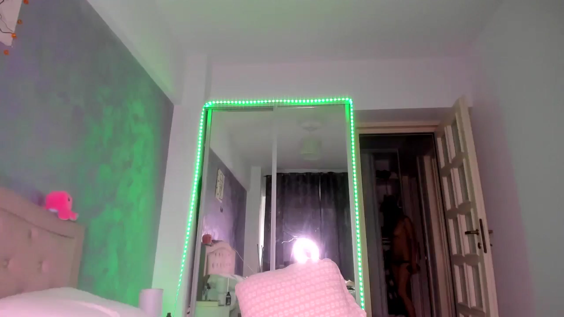 Gallery image thumbnail from Miss_Medyson's myfreecams stream on, 05/07/2025, 12:08 image 2 of 20