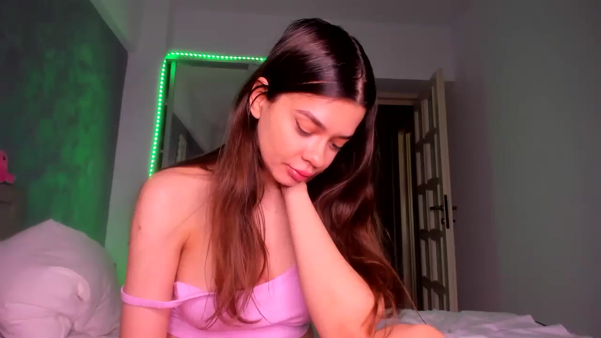 Gallery image thumbnail from Miss_Medyson's myfreecams stream on, 05/10/2025, 11:34 image 5 of 20