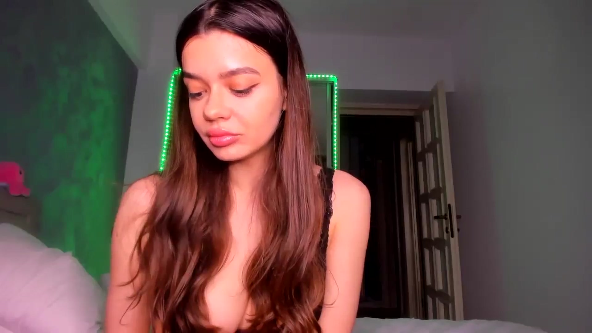 Gallery image thumbnail from Miss_Medyson's myfreecams stream on, 05/12/2025, 11:04 image 8 of 20