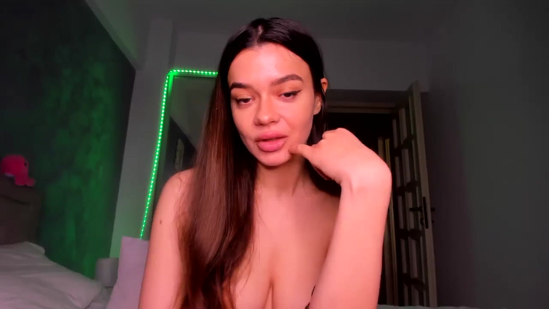 Gallery image thumbnail from Miss_Medyson's myfreecams stream on, 05/12/2025, 12:31 image 2 of 20