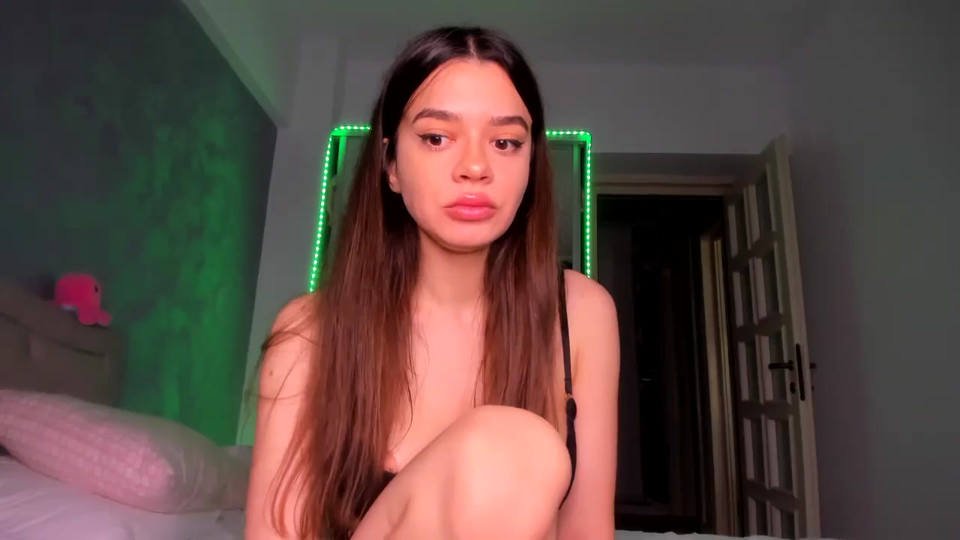 Gallery image thumbnail from Miss_Medyson's myfreecams stream on, 05/14/2025, 09:51 image 4 of 20