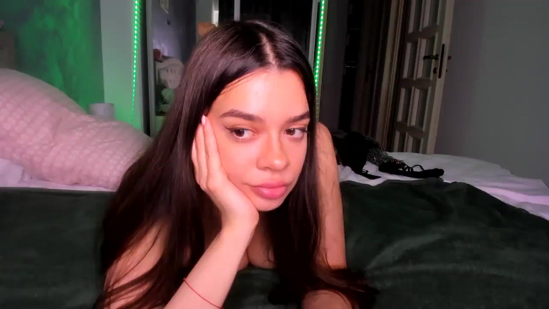Gallery image thumbnail from Miss_Medyson's myfreecams stream on, 05/14/2025, 12:29 image 15 of 20