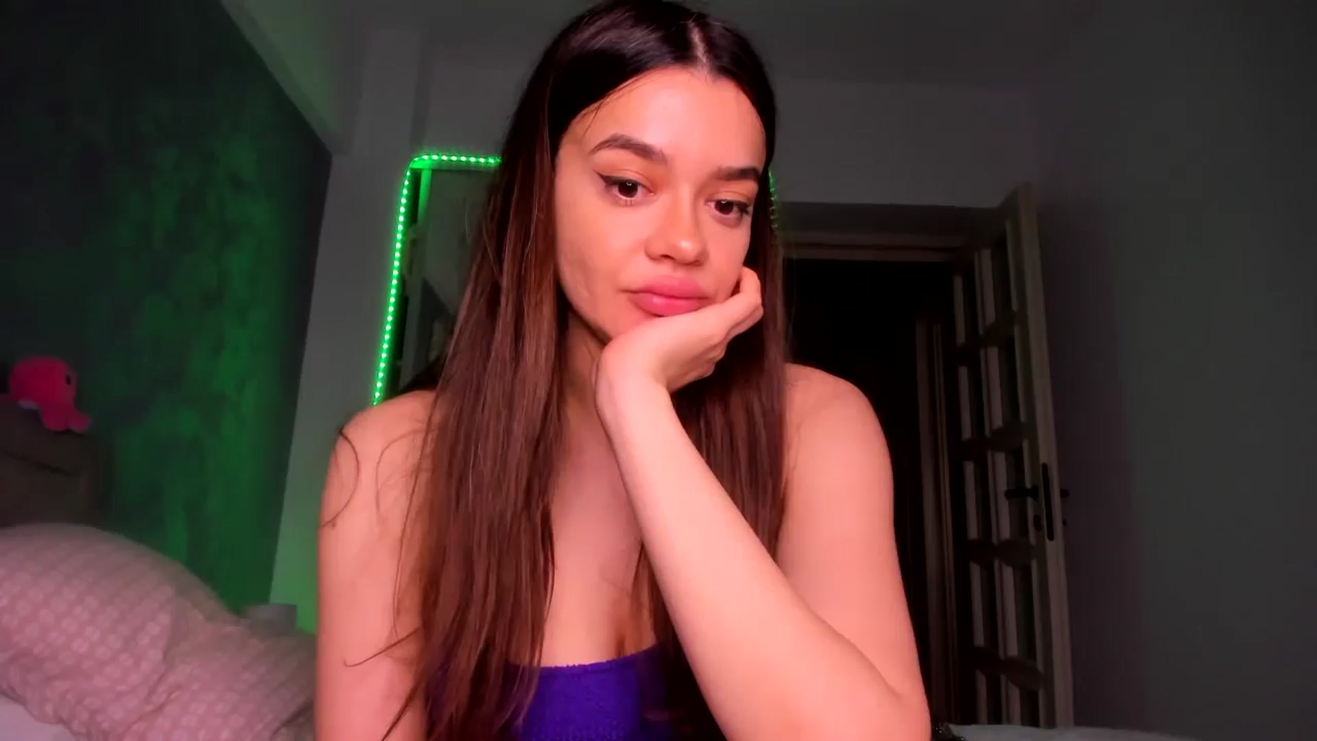 Gallery image thumbnail from Miss_Medyson's myfreecams stream on, 05/14/2025, 12:29 image 20 of 20