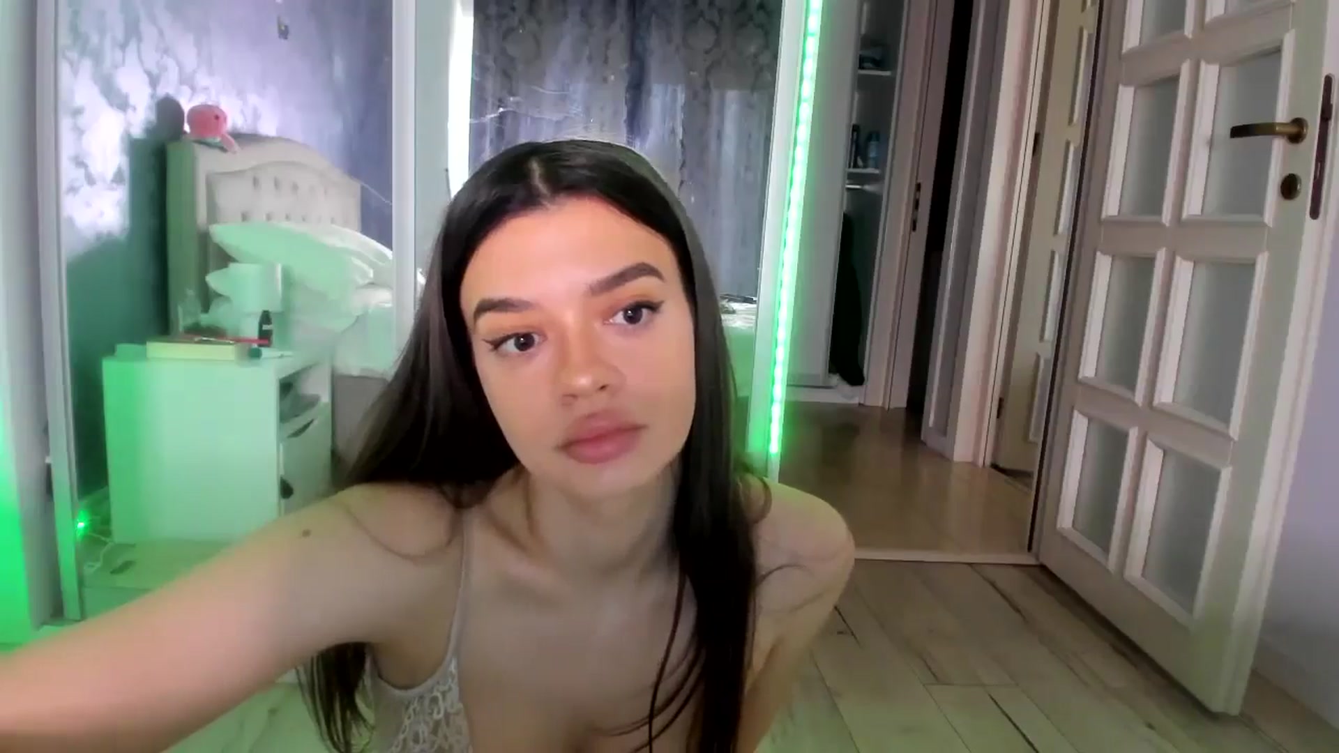 Gallery image thumbnail from Miss_Medyson's myfreecams stream on, 05/15/2025, 09:46 image 6 of 20