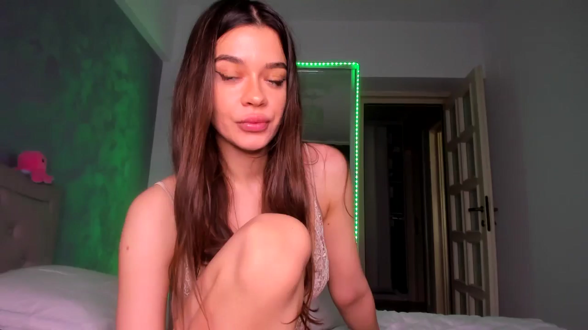 Gallery image thumbnail from Miss_Medyson's myfreecams stream on, 05/15/2025, 11:26 image 15 of 20