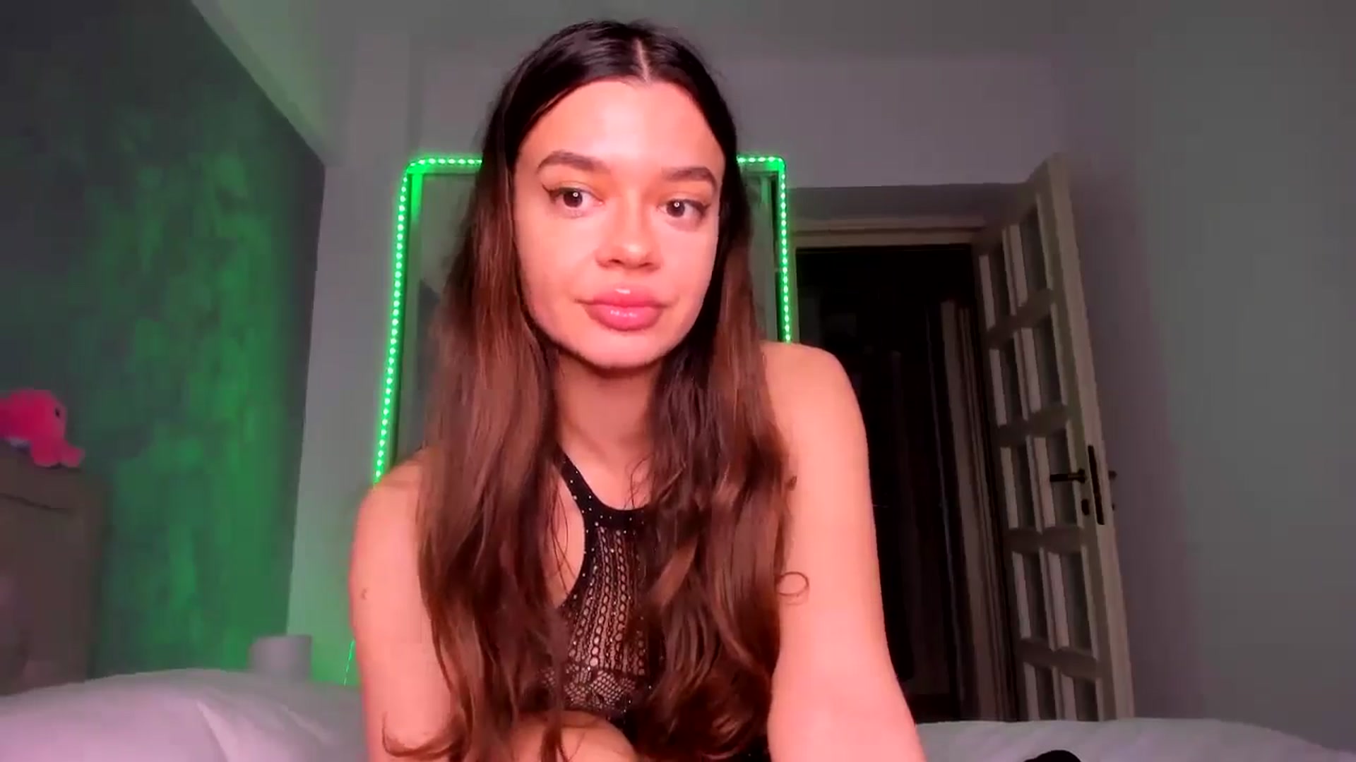 Gallery image thumbnail from Miss_Medyson's myfreecams stream on, 05/17/2025, 10:03 image 7 of 20