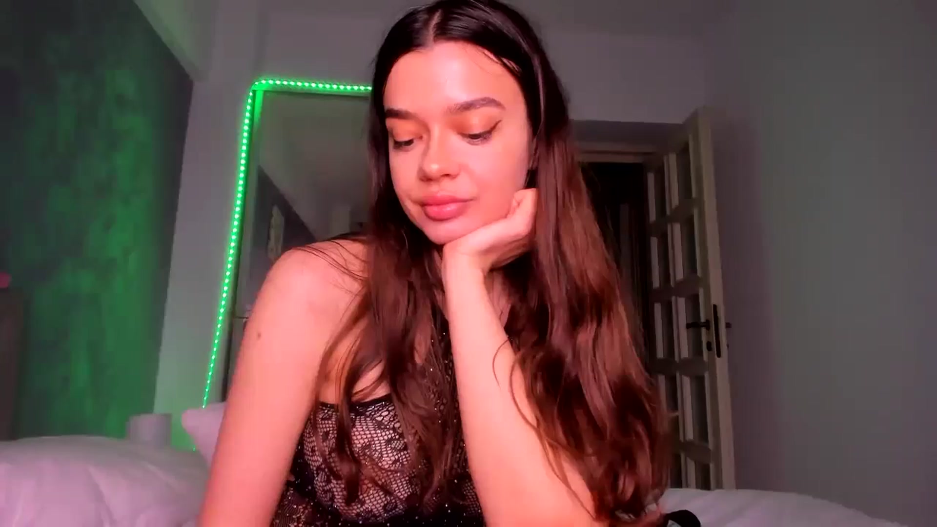 Gallery image thumbnail from Miss_Medyson's myfreecams stream on, 05/17/2025, 10:03 image 16 of 20