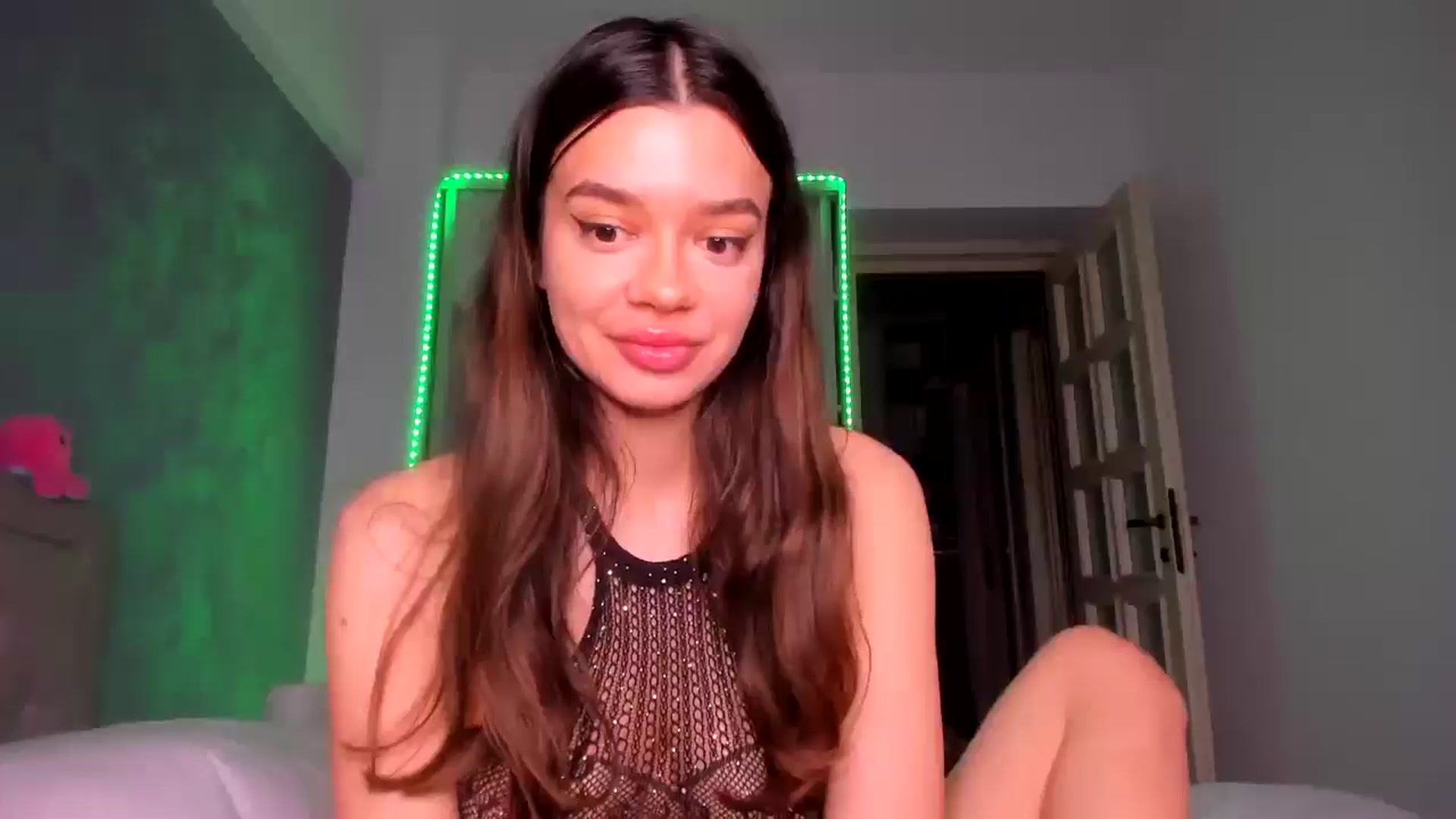 Gallery image thumbnail from Miss_Medyson's myfreecams stream on, 05/17/2025, 10:03 image 6 of 20