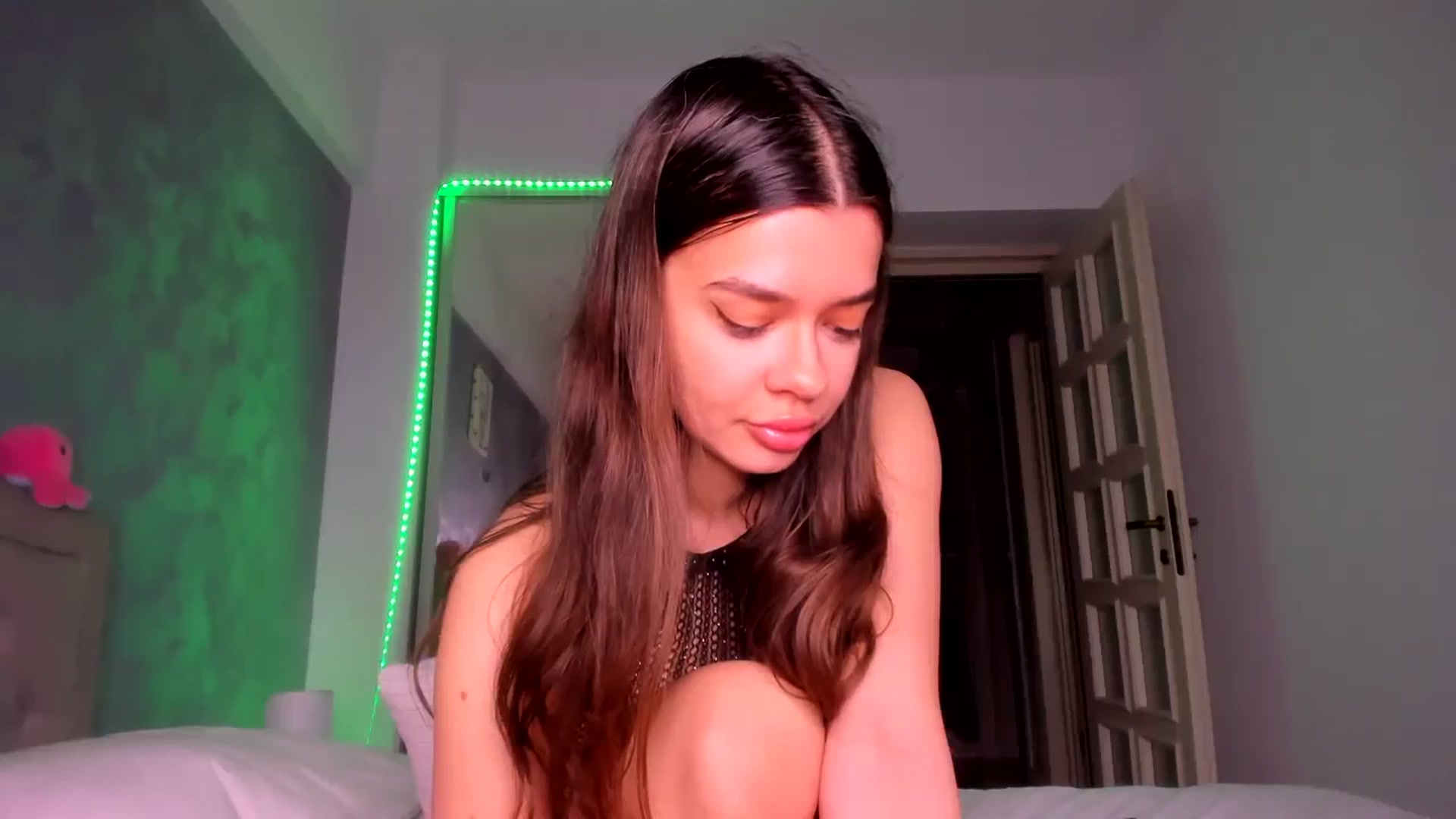 Gallery image thumbnail from Miss_Medyson's myfreecams stream on, 05/17/2025, 10:03 image 8 of 20