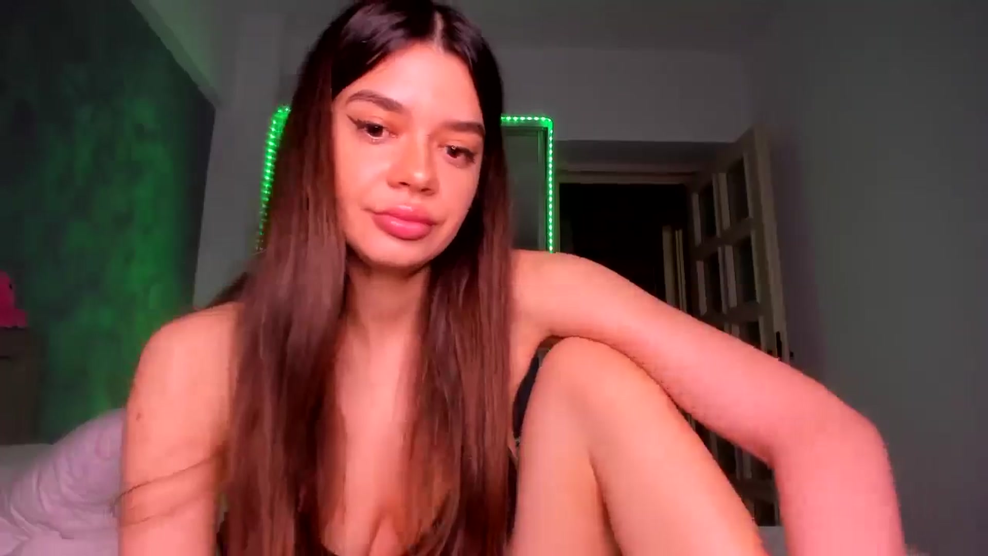 Gallery image thumbnail from Miss_Medyson's myfreecams stream on, 05/30/2025, 11:10 image 7 of 20