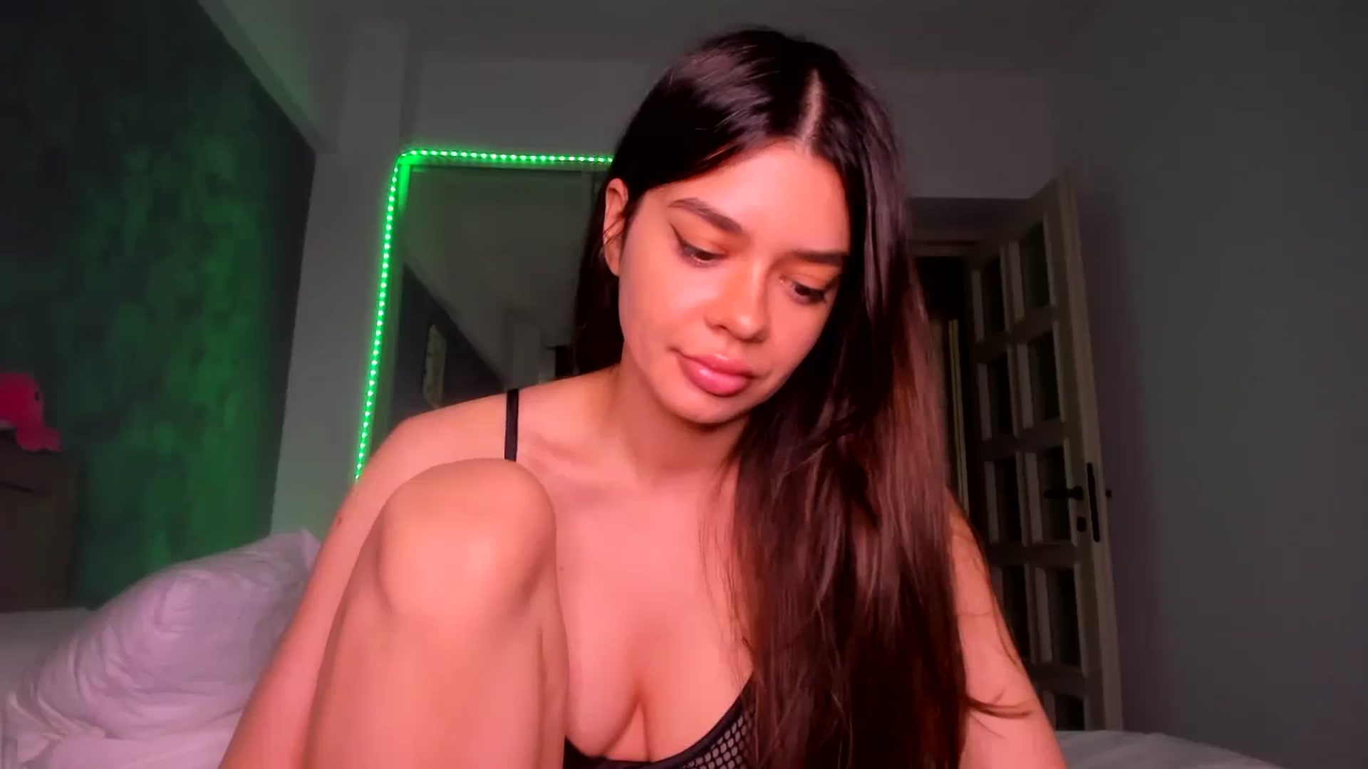 Gallery image thumbnail from Miss_Medyson's myfreecams stream on, 05/30/2025, 11:10 image 12 of 20