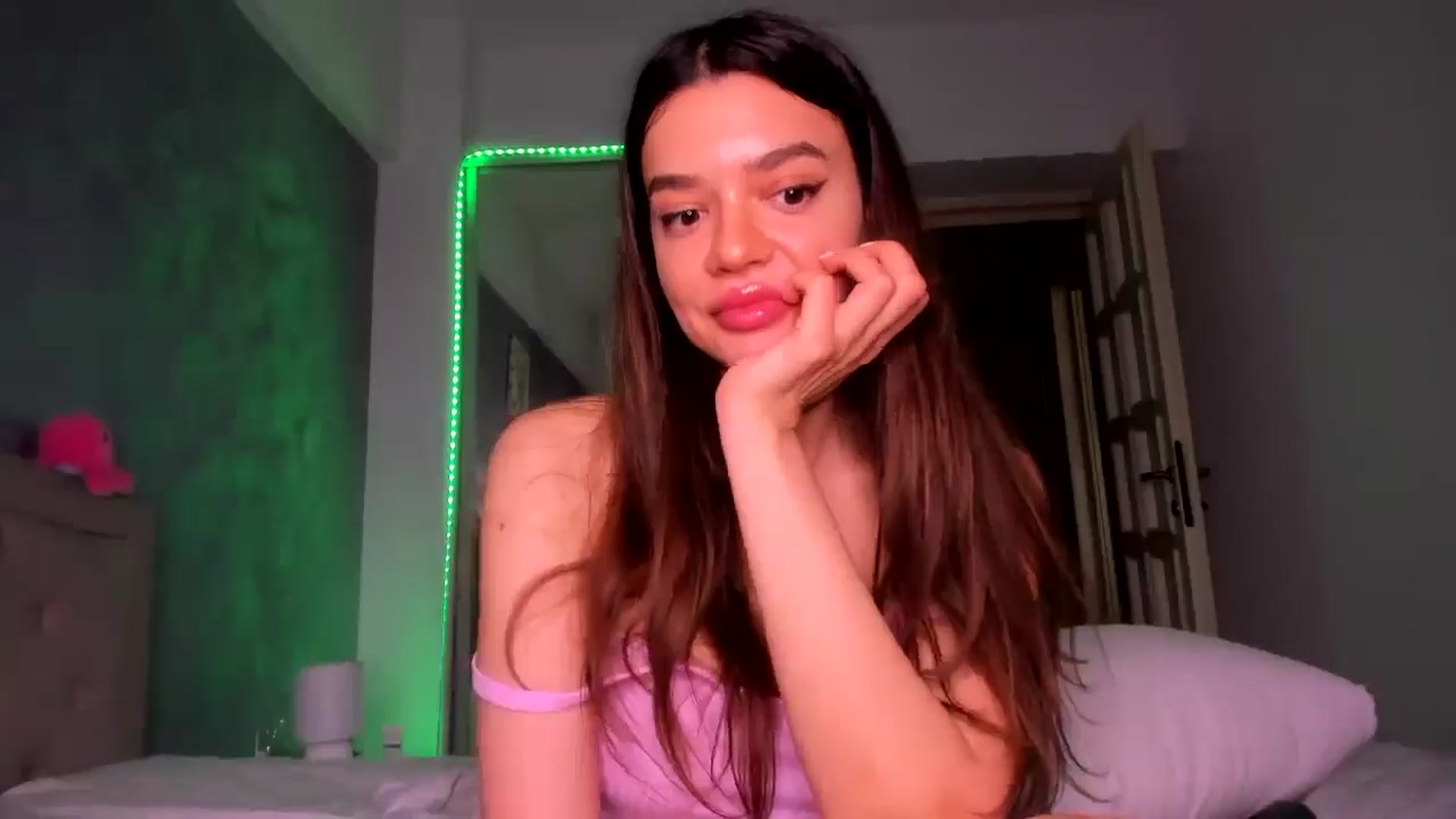 Gallery image thumbnail from Miss_Medyson's myfreecams stream on, 06/01/2025, 11:22 image 16 of 20